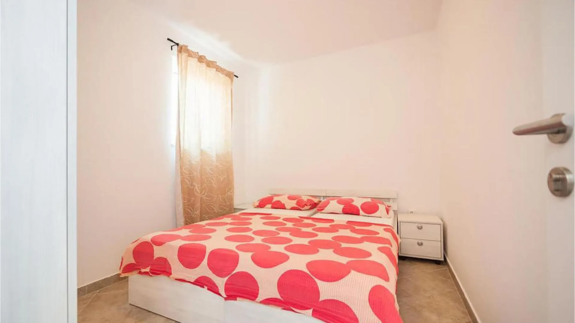 Beautiful Apartment In Povljana With Kitchen