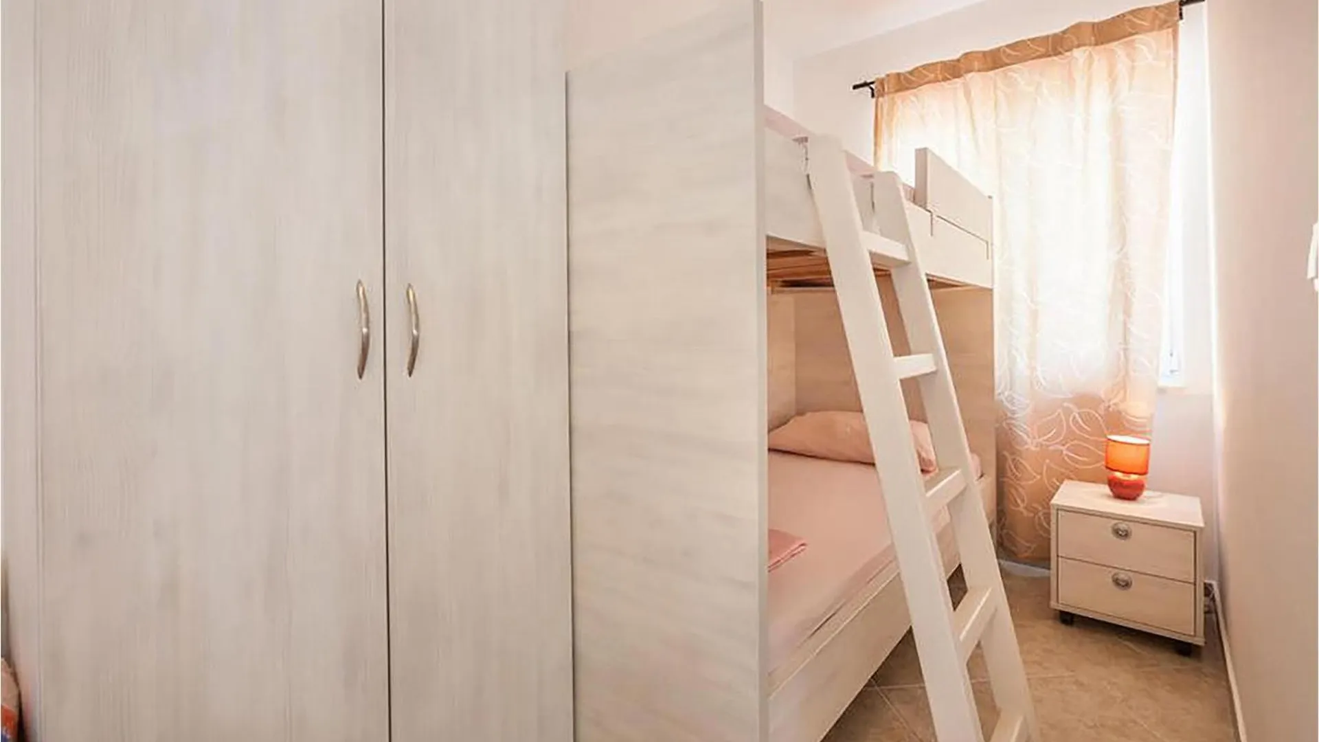 Beautiful Apartment In Povljana With Kitchen